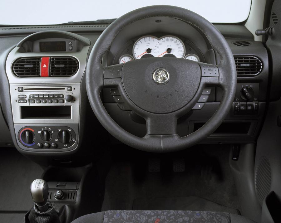  Holden Barina XC 2001 года  (фото 13 из 33)